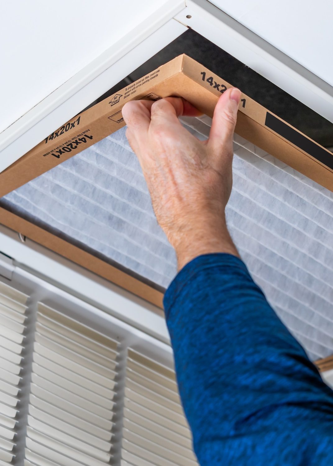 air_filter_replacement_during_duct_cleaning_service